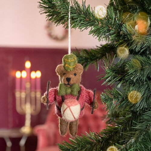 Hanger Beer met Trommel Cyclaam - Sjaal met een Verhaal 