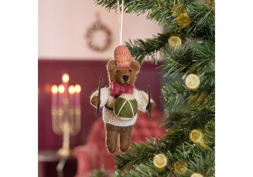 Sjaal met Verhaal Hanger Beer met Trommel Creme - Sjaal met een Verhaal