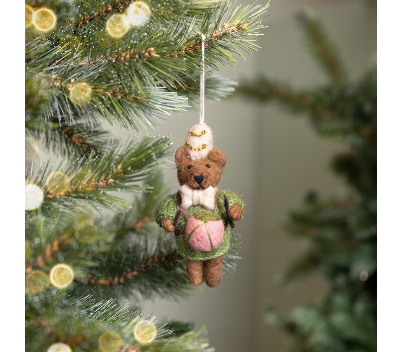 Sjaal met een Verhaal - Hanger Beer met Trommel Mistletoe Green