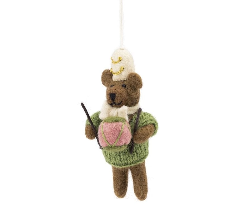 Sjaal met een Verhaal - Hanger Beer met Trommel Mistletoe Green