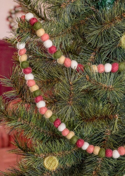 Sjaal met Verhaal Viltslinger Viltballetjes Small Mistletoe Dreams - Sjaal met een Verhaal