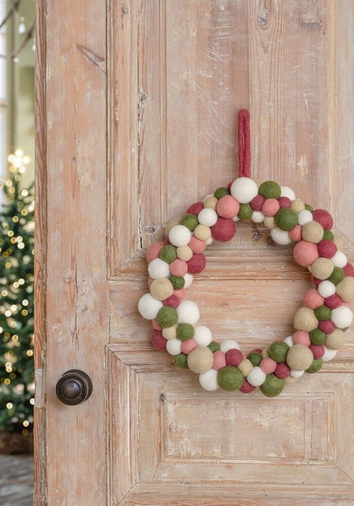 Sjaal met een Verhaal - Kerstkrans Viltballetjes Mistletoe Dreams