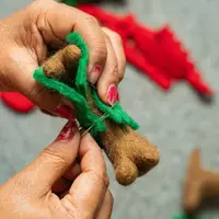 Sjaal met Verhaal - Hanger Teckel Kerstelf