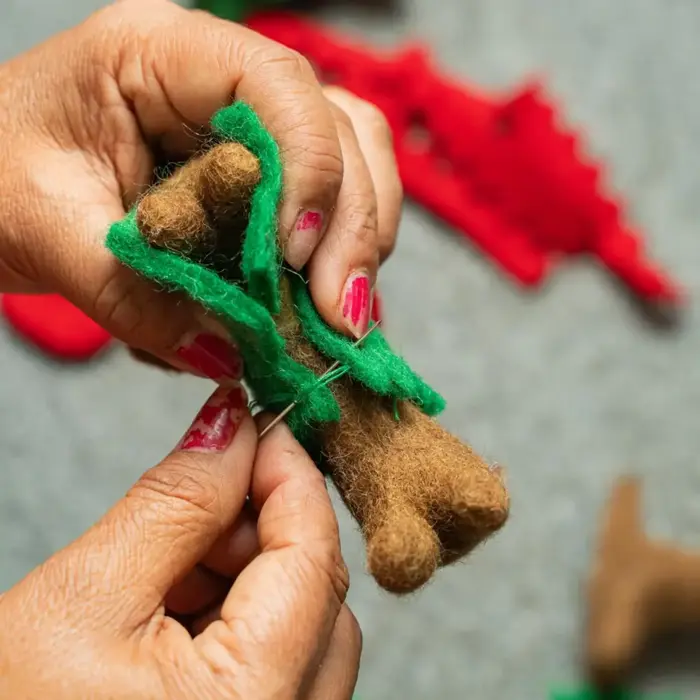 Sjaal met Verhaal - Hanger Teckel Kerstelf