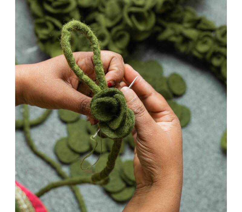 Sjaal met Verhaal - Viltslinger Guirlande Eucalyptus Donkergroen