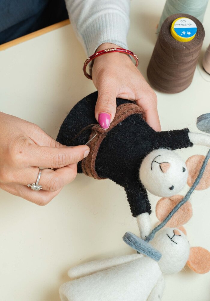 Sjaal met Verhaal - Decoratie Muis Gewichtheffer