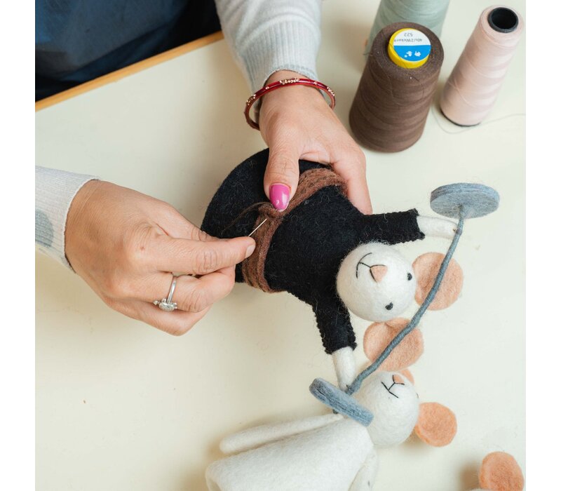 Sjaal met Verhaal - Decoratie Muis Gewichtheffer