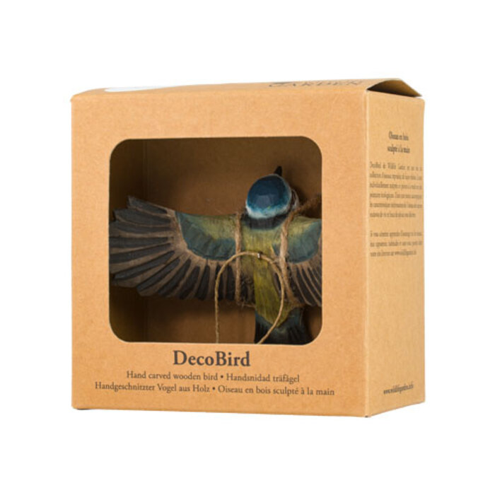 Wildlife Garden – Flying Blue Tit (Pimpelmees)