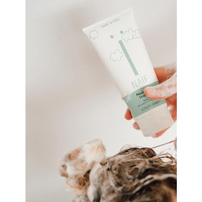 Naïf Care - Nourishing Shampoo - 500 ml - Met Drukpomp