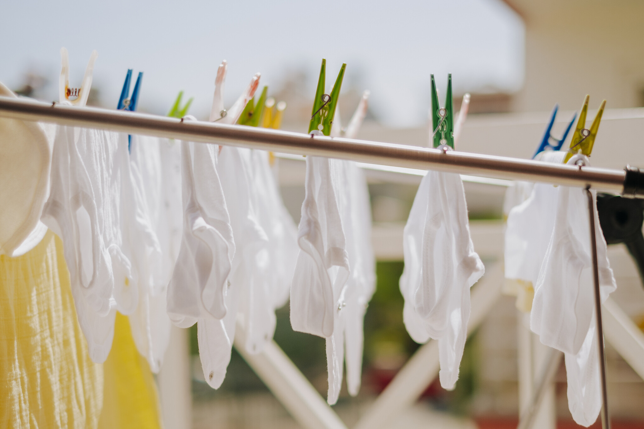 De ultieme gids voor het wassen van babykleding: tips en tricks voor nieuwe ouders