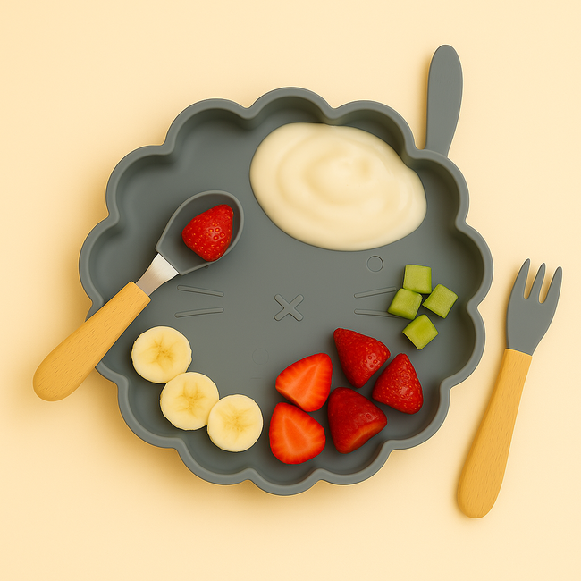 Dutsi - Welpje Serie - Siliconen Babybord - Leeuwen Ontwerp - 18 cm - Pastelblauw