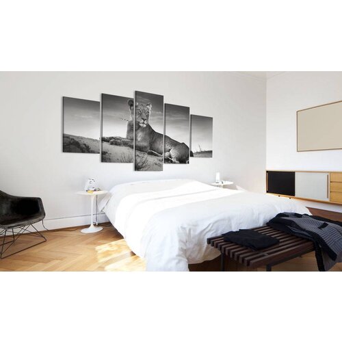 Schilderij - Leeuwin in de woestijn