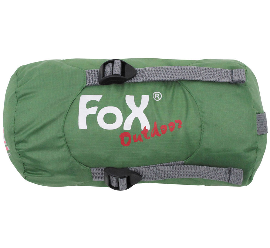 Fox Outdoor armeegrüner Mumienschlafsack in extra leichter Ausführung.