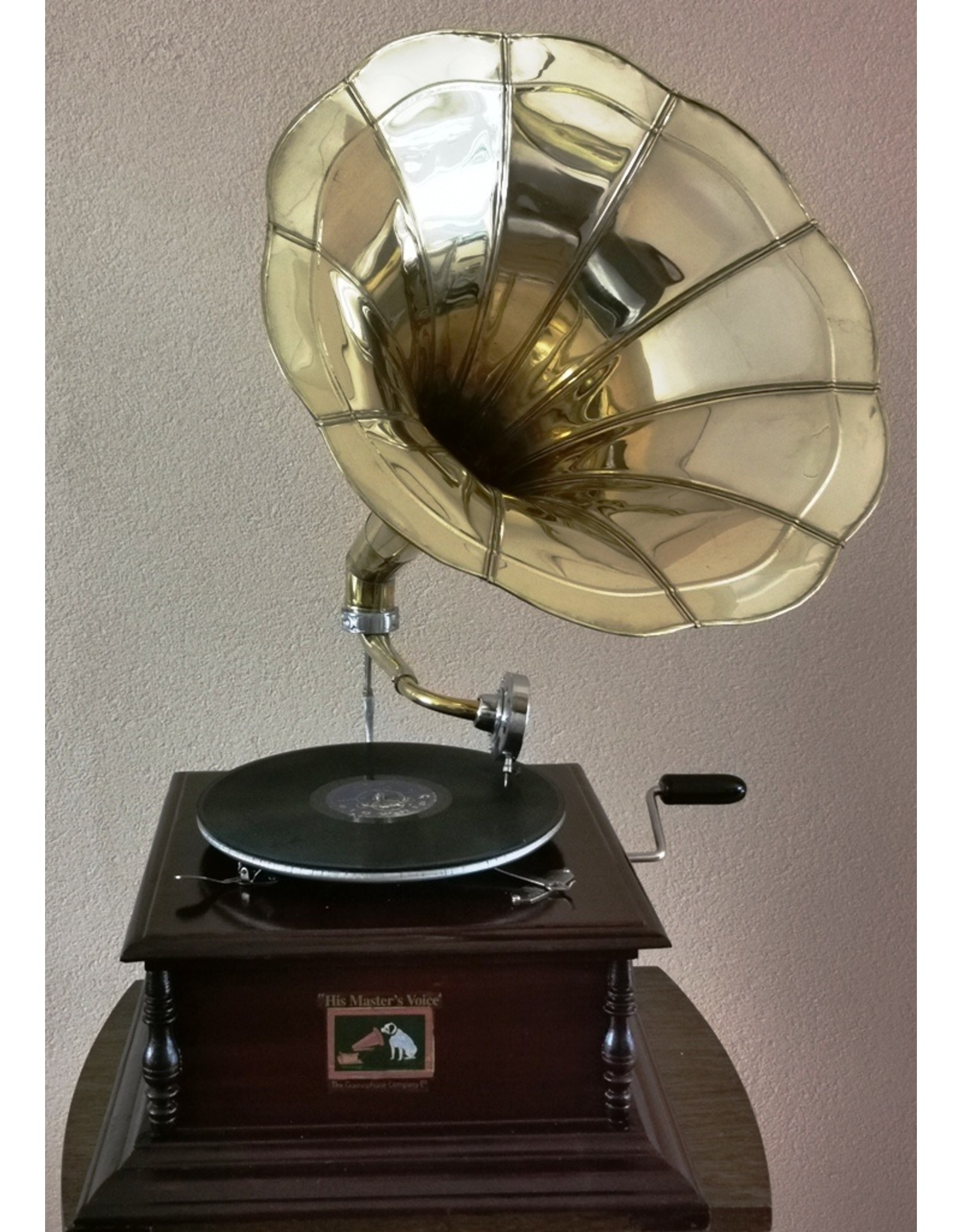 Trukado Miscellaneous - Gramophone - Old-fashioned record player with horn