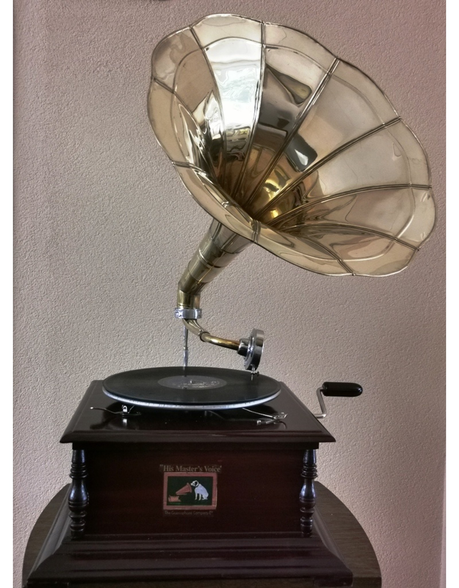 Trukado Miscellaneous - Gramophone - Old-fashioned record player with horn