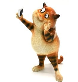 Goldbach Cat takes a Selfie figurine - 15cm, polyresin