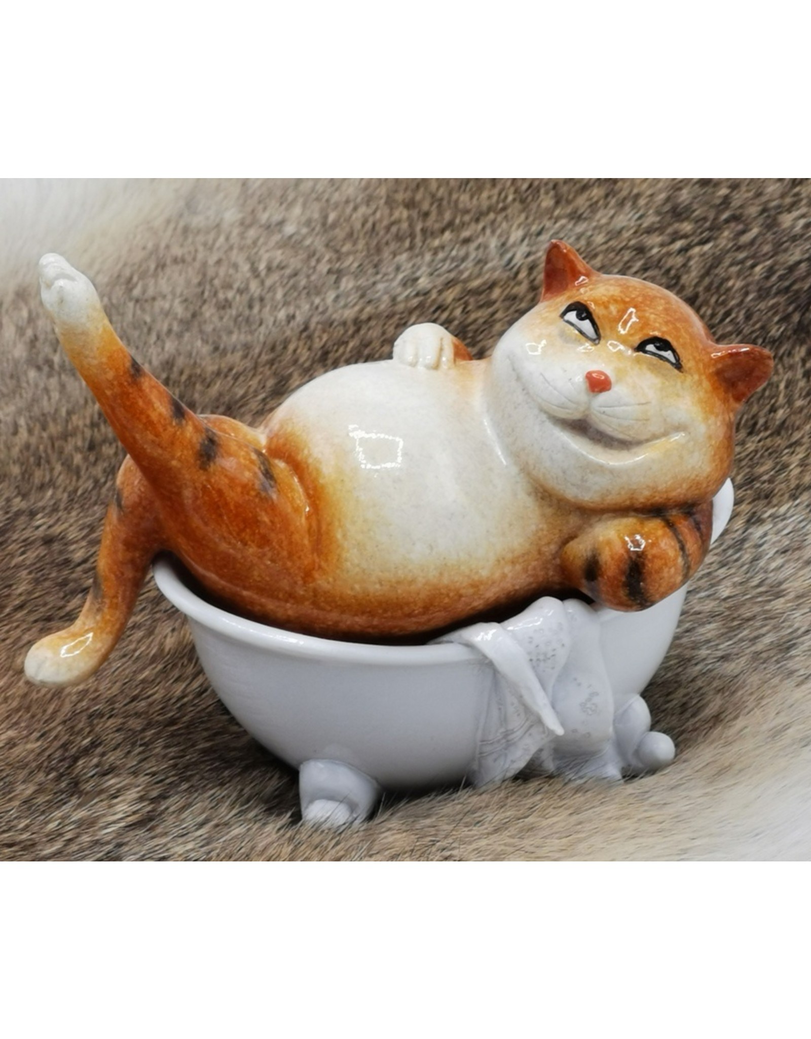 Goldbach Giftware Figurines Collectables - Red Cat in Bathtub figurine - 13cm, polyresin