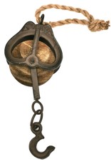 Trukado Miscellaneous - Wooden pulley with cast iron frame and hook