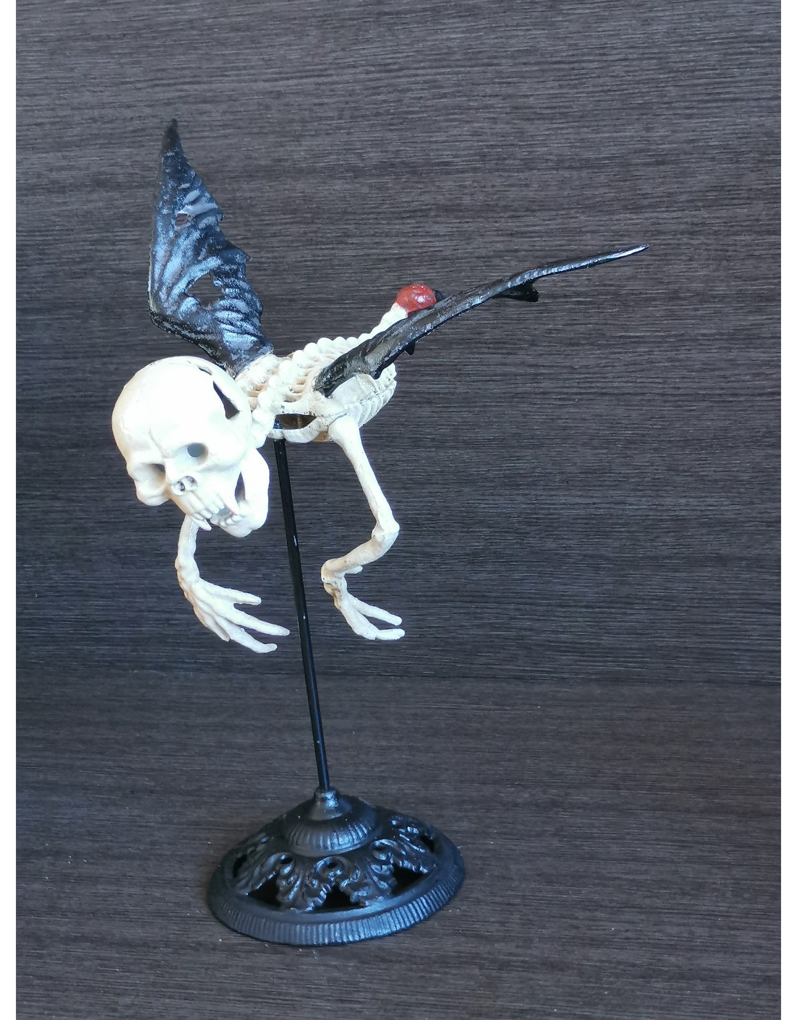 Trukado Reapers, schedels en draken - Vliegend vampier skelet op standaard