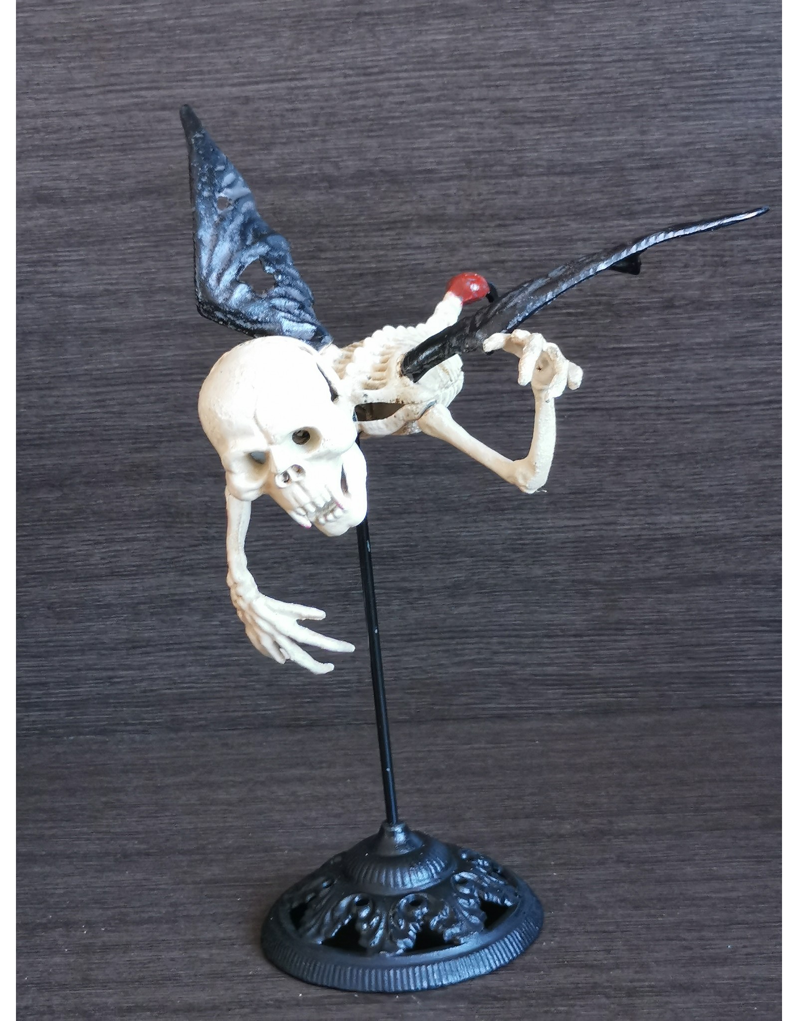 Trukado Reapers, skulls and dragons - Flying vampire skeleton on stand