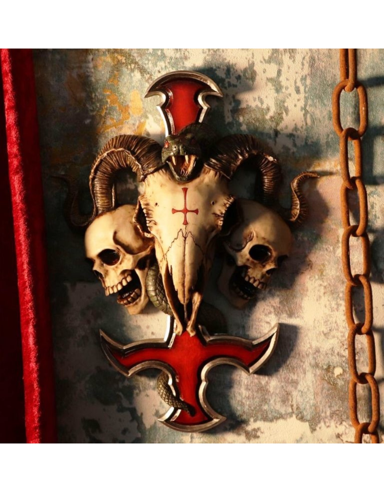 Targa Da Parete Devils Ram's Skull Petrine Cross | Nemesis Now | 30,5 Cm | Rosso | Collezione James Ryman