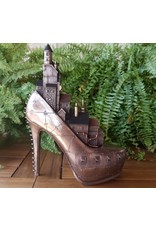 Veronese Design Giftware & Lifestyle - Steampunk Stiletto Ironopolis - Schoen met Dorp 25,5cm