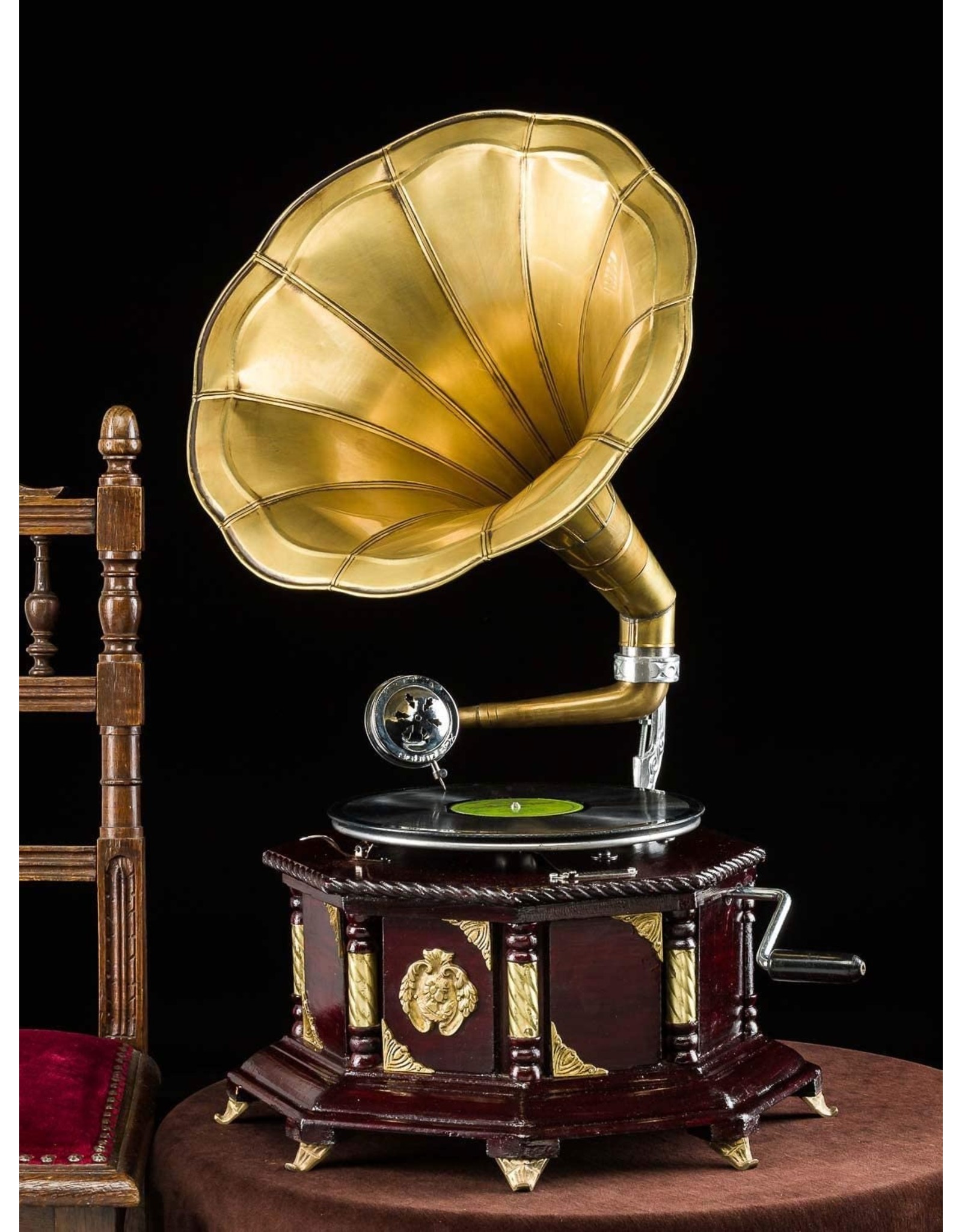 Trukado Miscellaneous - Gramophone - Old-fashioned record player with horn  OCTAGONAL