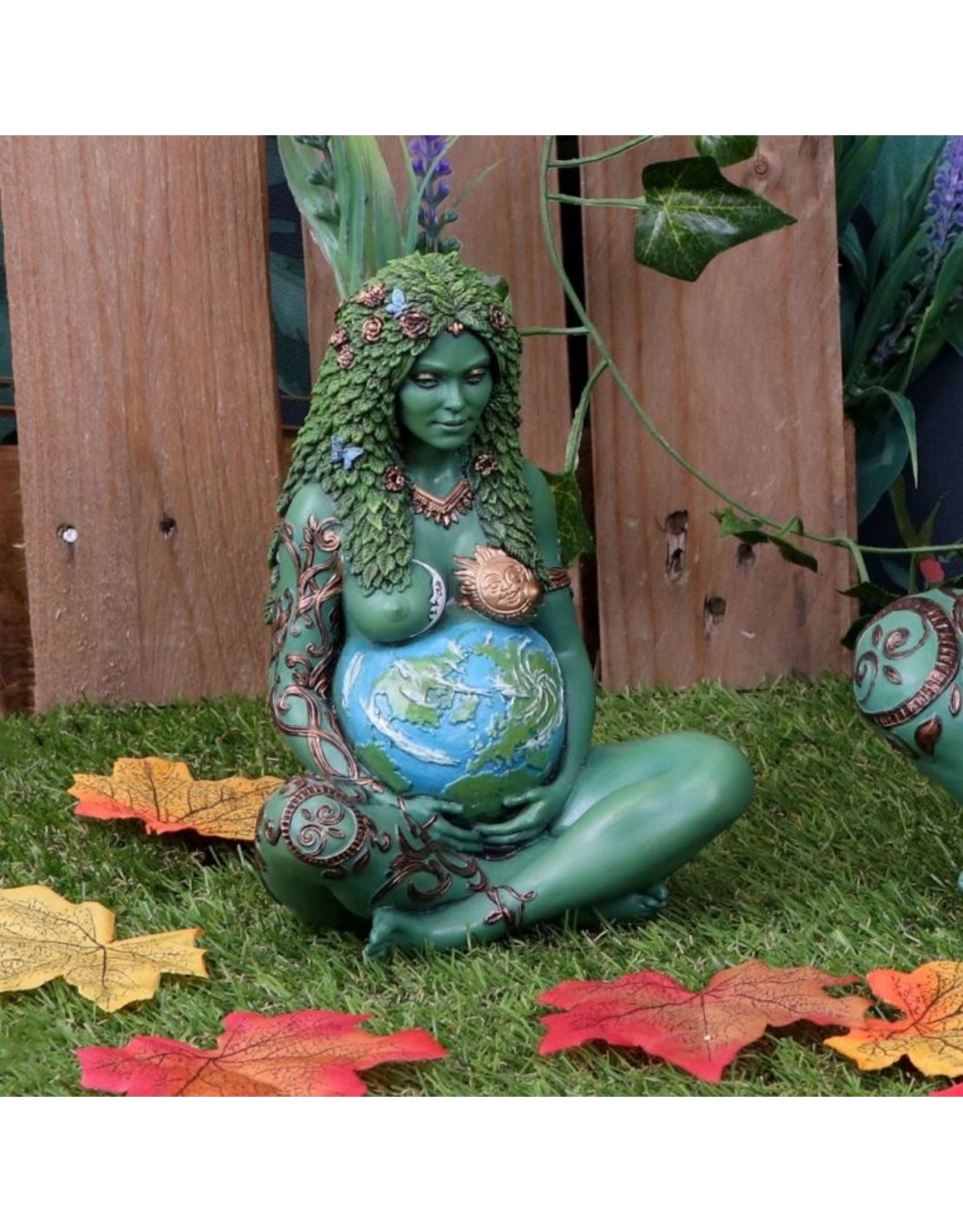 NemesisNow Giftware & Lifestyle - Ethereal Mother Earth Gaia Art Statue Hand-painted  - 17.5cm