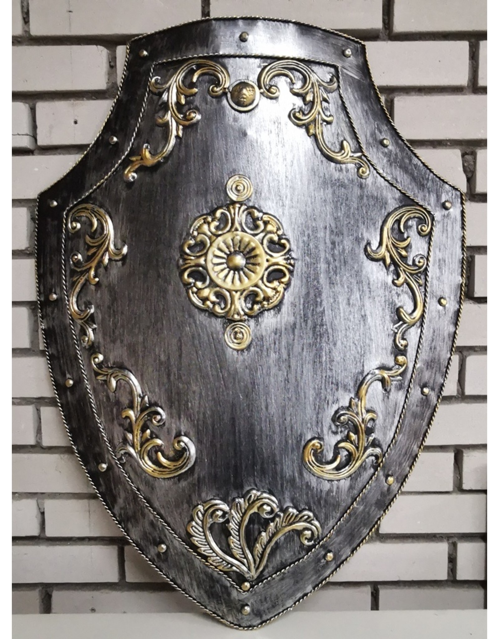 Trukado Miscellaneous - Decorated Iron Wall Mount Shield (silver-gold colored)