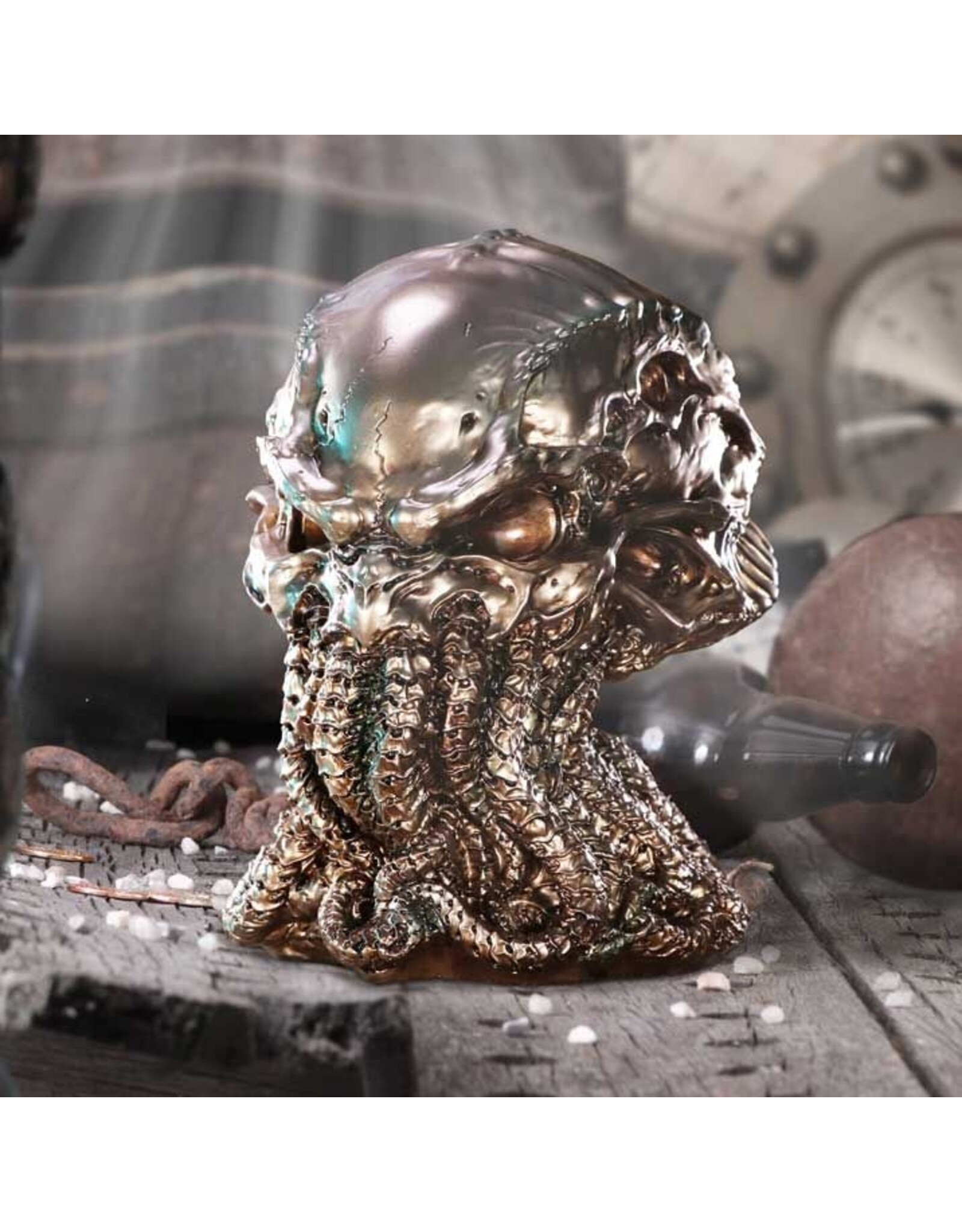 James Ryman bij Nemesis Now Giftware & Lifestyle - James Ryman Cthulhu Skull Bronzed 20cm