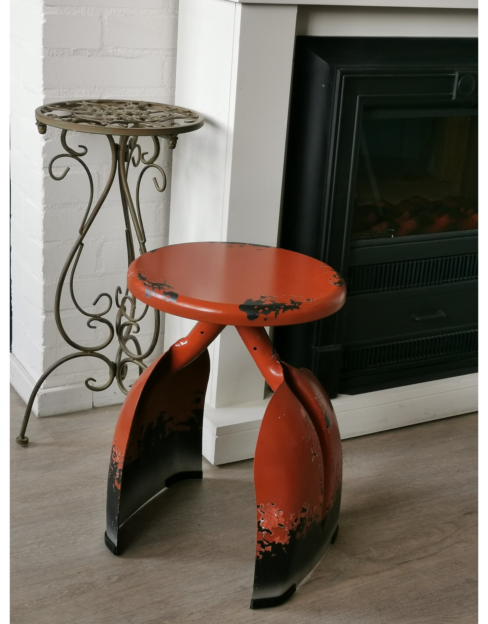 Trukado Miscellaneous - Iron Chair - Side Table with Two Shovels