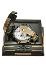 Trukado Miscellaneous - Compass in wooden box with glass lid