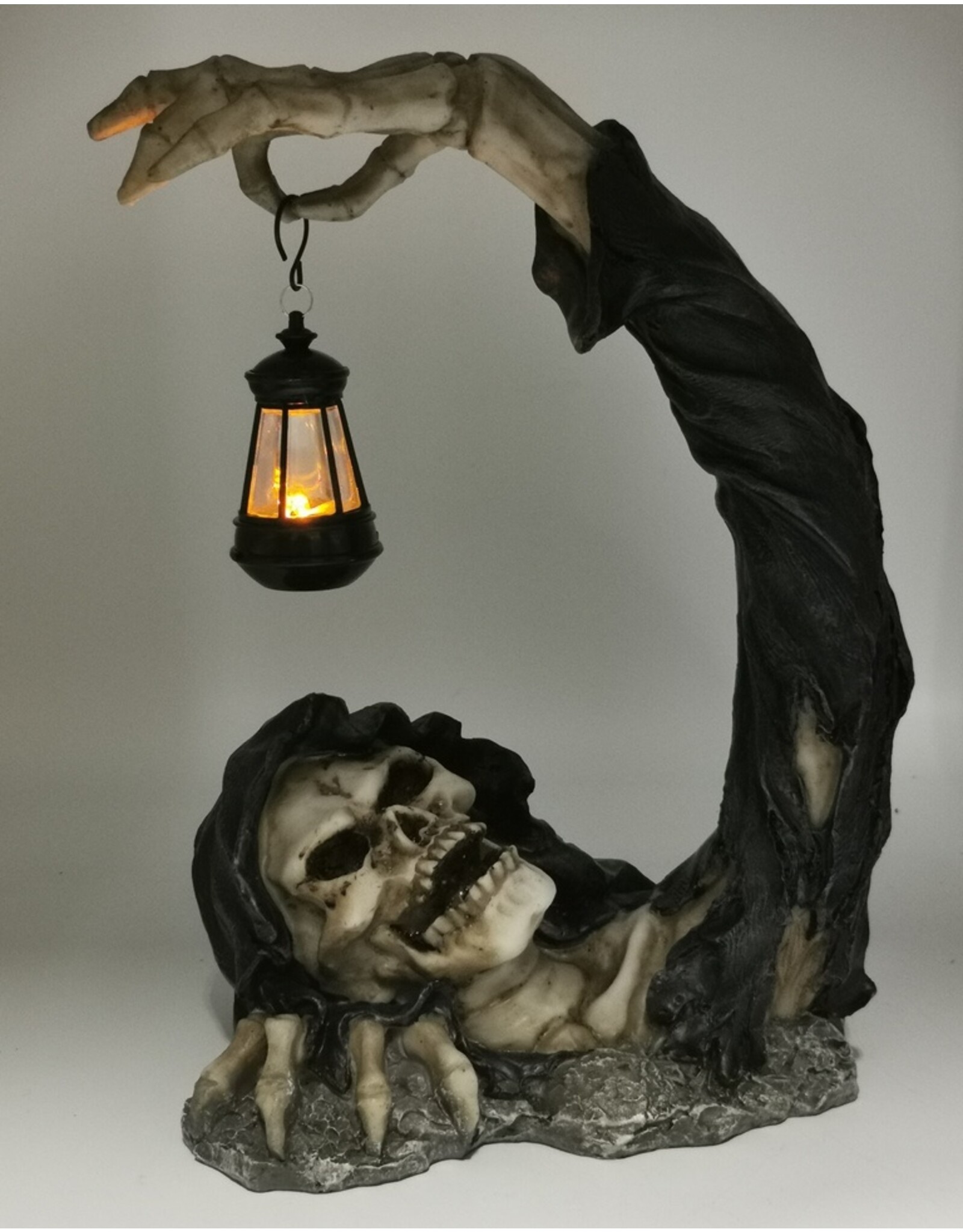 VG Giftware & Lifestyle - Grim Reaper komt uit de grond 30cm - LED