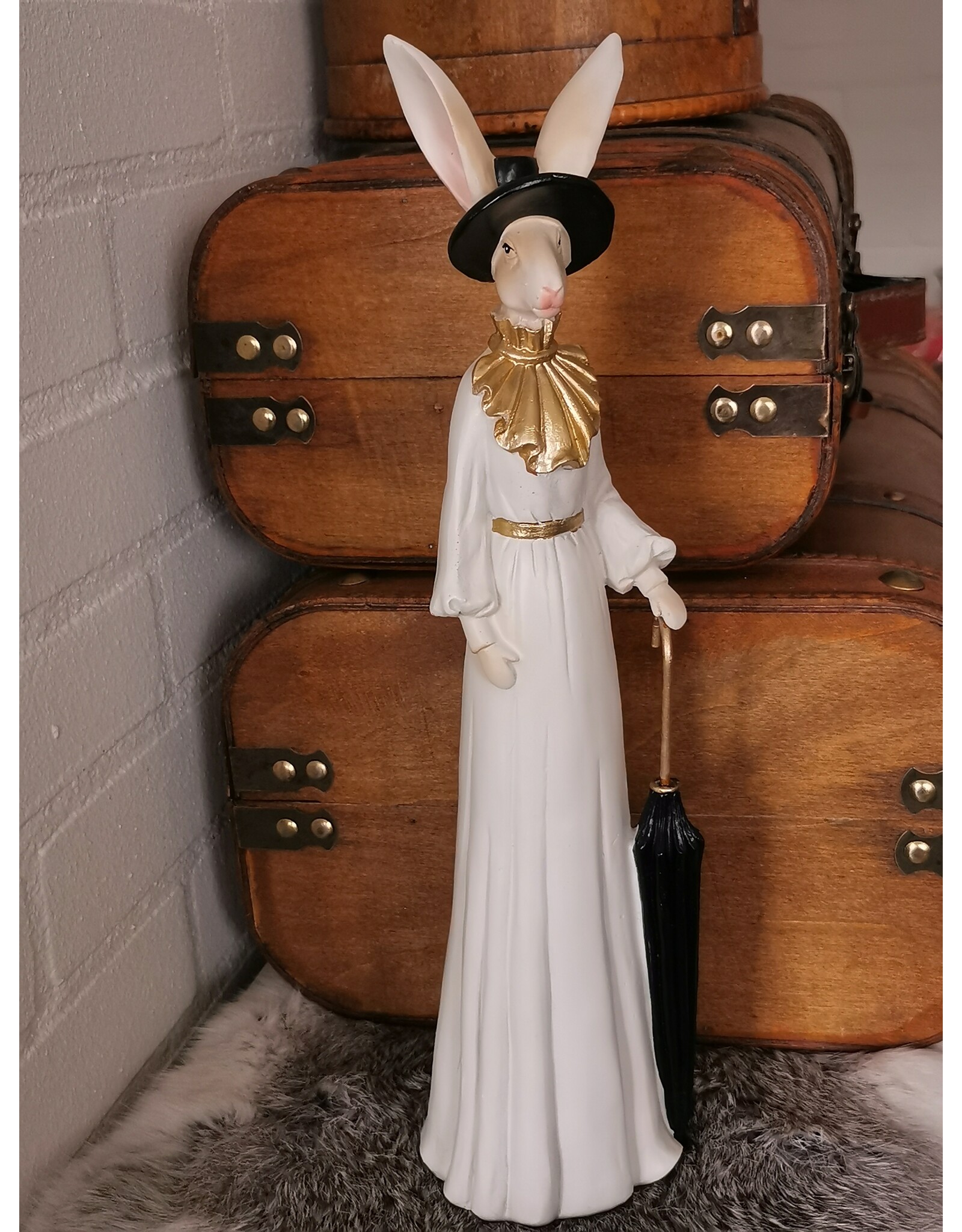 C&E Giftware Beelden Collectables - Konijn Dame met Zwarte Hoed en Paraplu 37cm