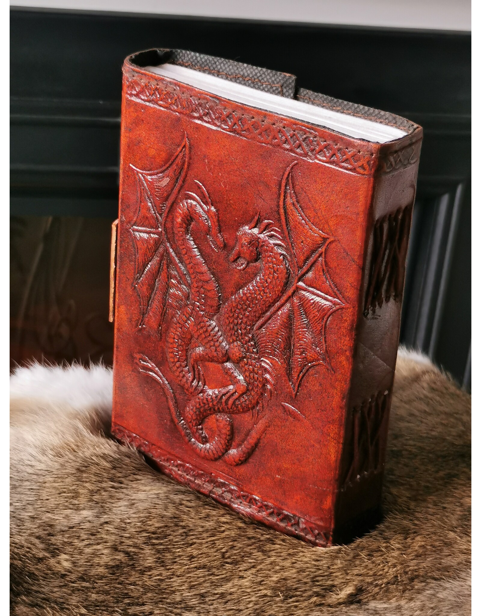 NemesisNow Miscellaneous - Dragons Leather Journal with lock (noteboek)