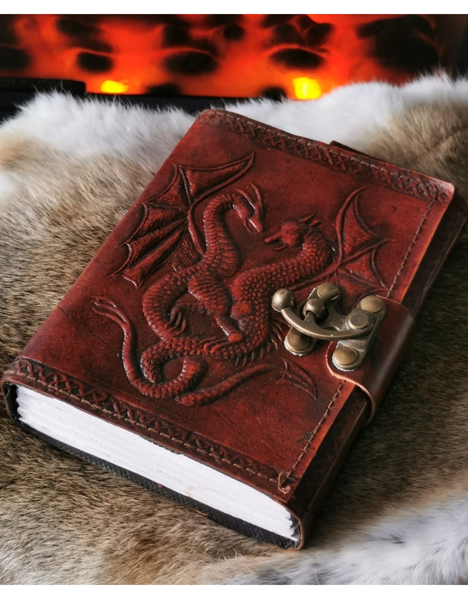 NemesisNow Miscellaneous - Dragons Leather Journal with lock (noteboek)