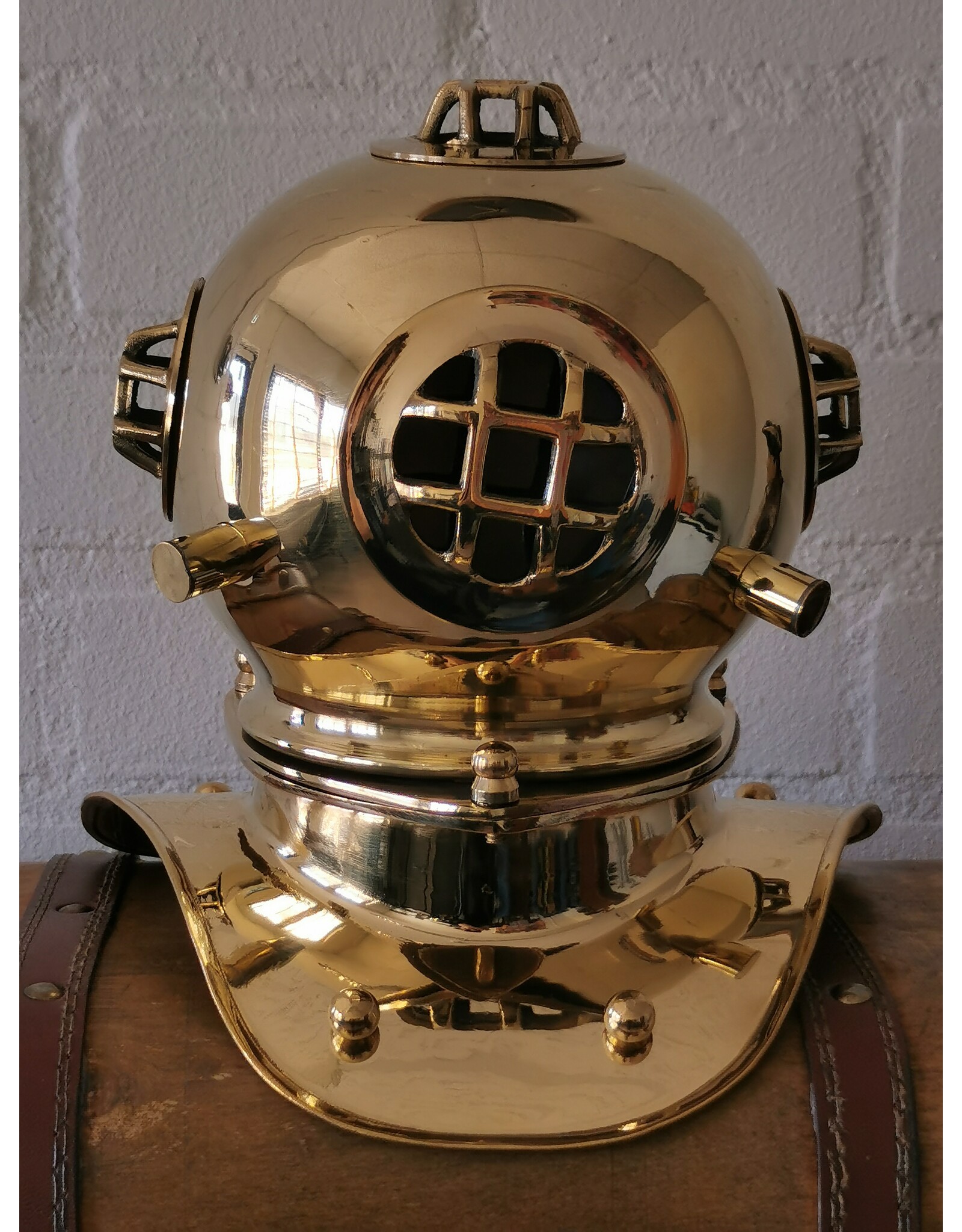 Trukado Giftware & Lifestyle - Diving helmet home decoration