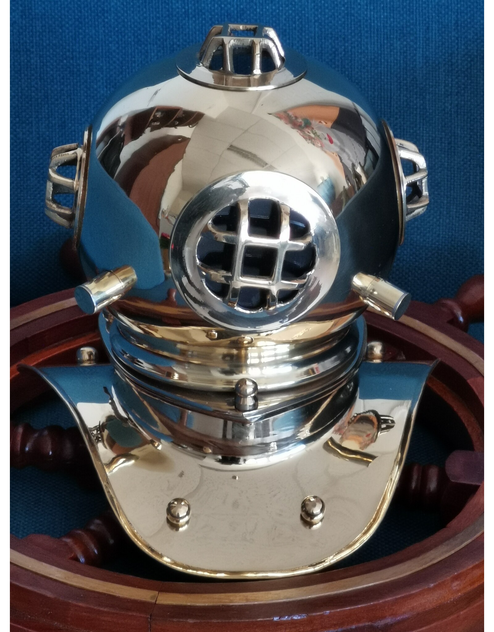 Trukado Giftware & Lifestyle - Diving helmet home decoration