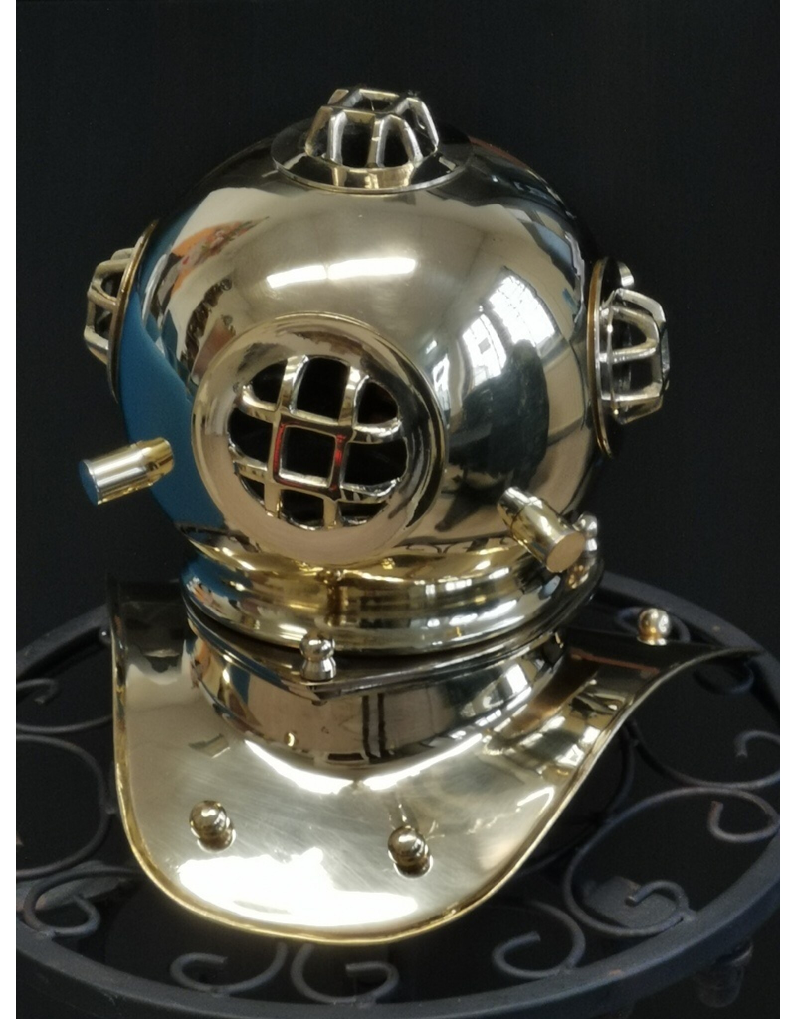 Trukado Giftware & Lifestyle - Diving helmet home decoration