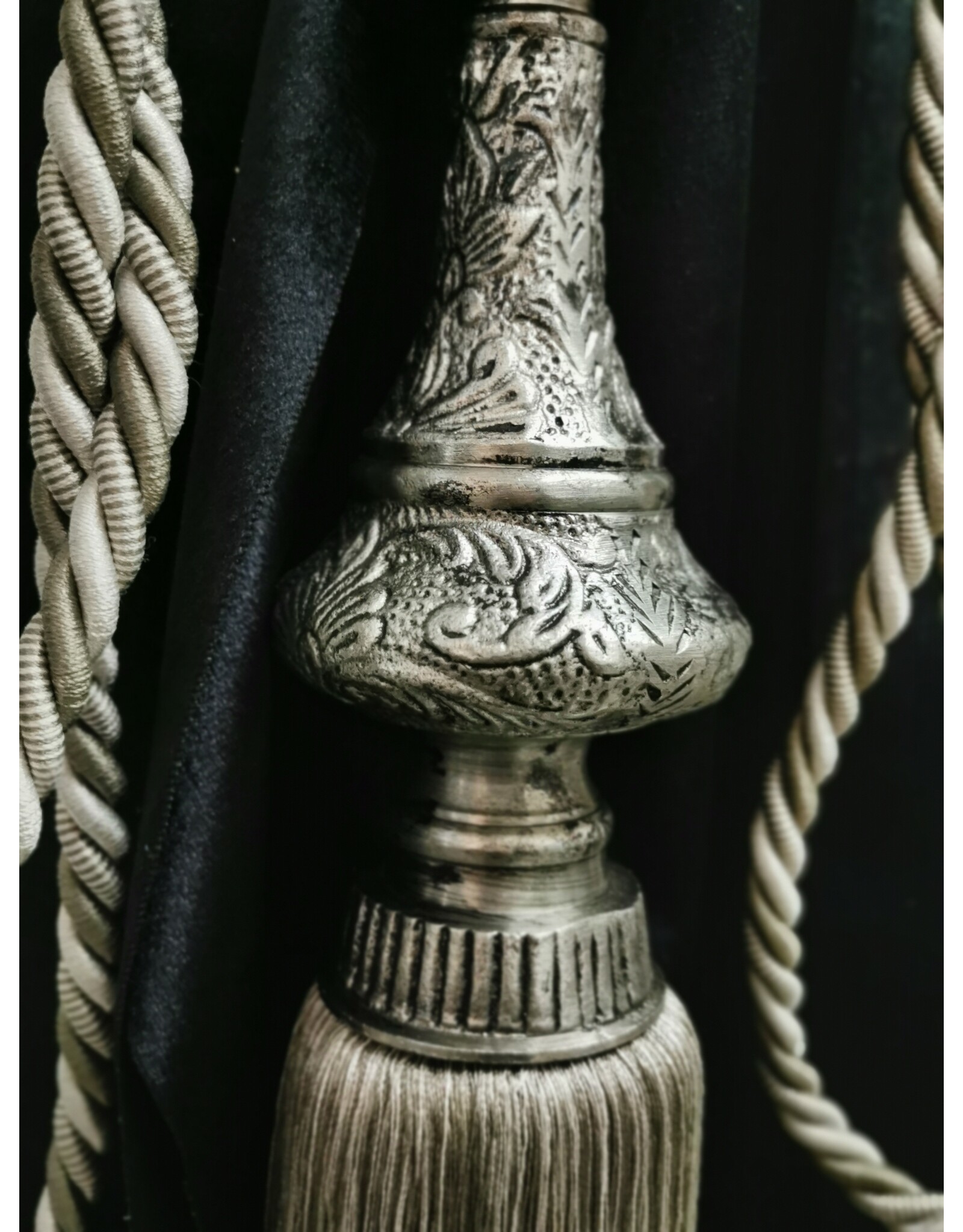 Dutch Style Miscellaneous - Tassel Baroque Style Silver Gray (Large)