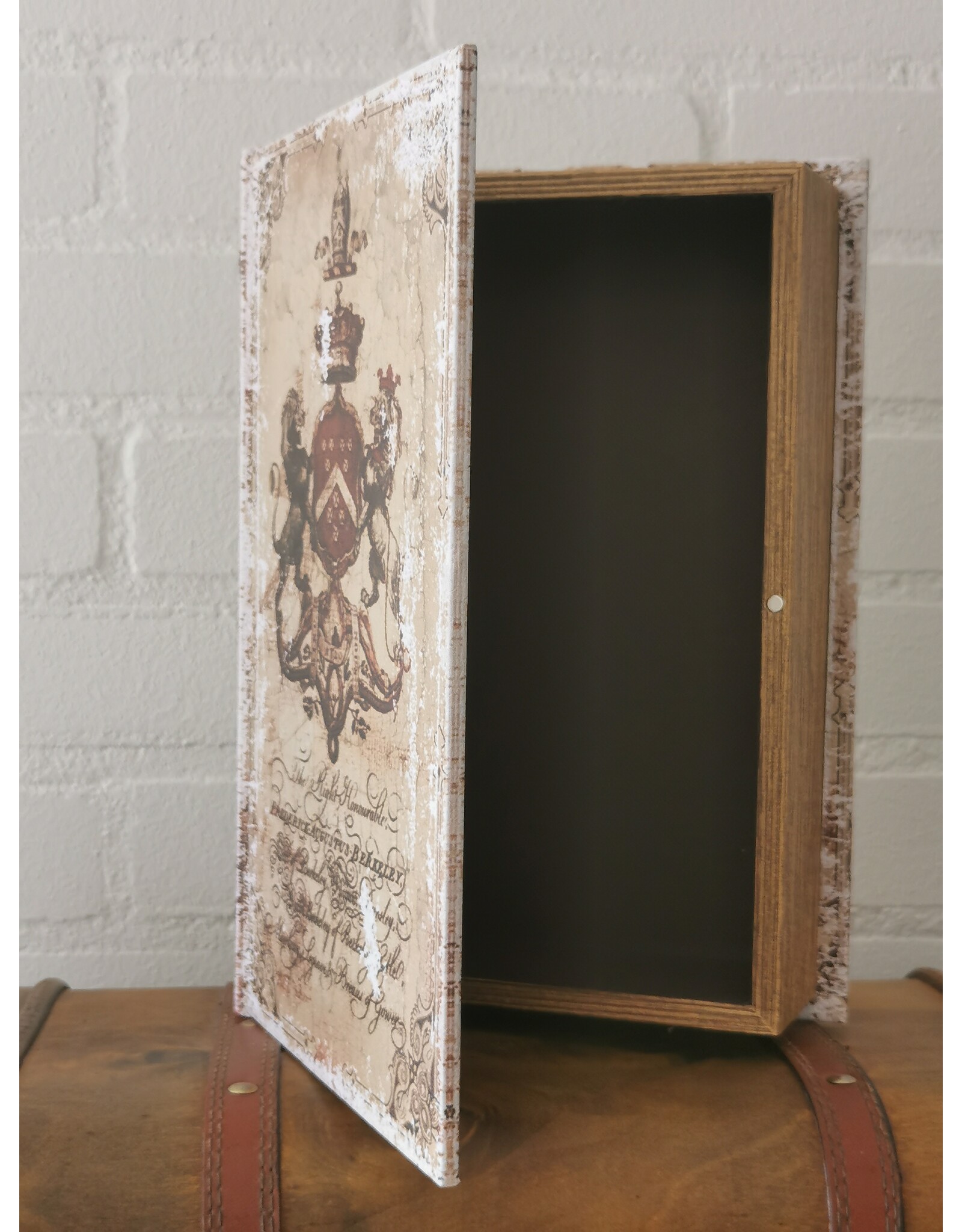 DS Miscellaneous - Coat of Arms Book Box 23cm