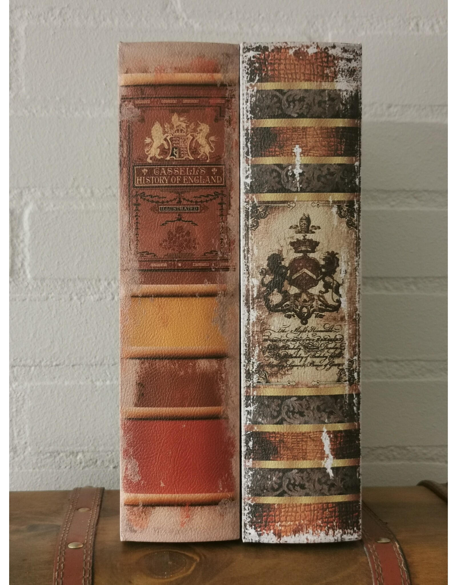 DS Miscellaneous - Coat of Arms Book Box 23cm