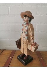 DS Giftware Figurines Collectables - Brocante figurine Girl with Suitcase 27cm