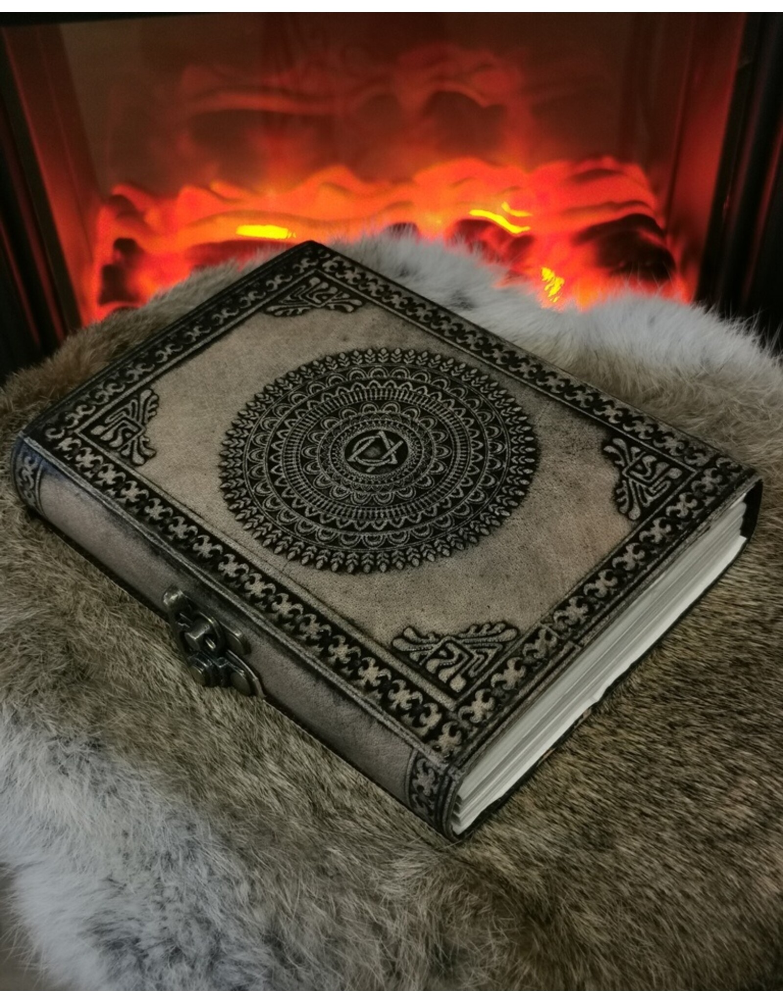 AWG Miscellaneous - Cirkel Triquetra Leren Esoterisch Notitieboek