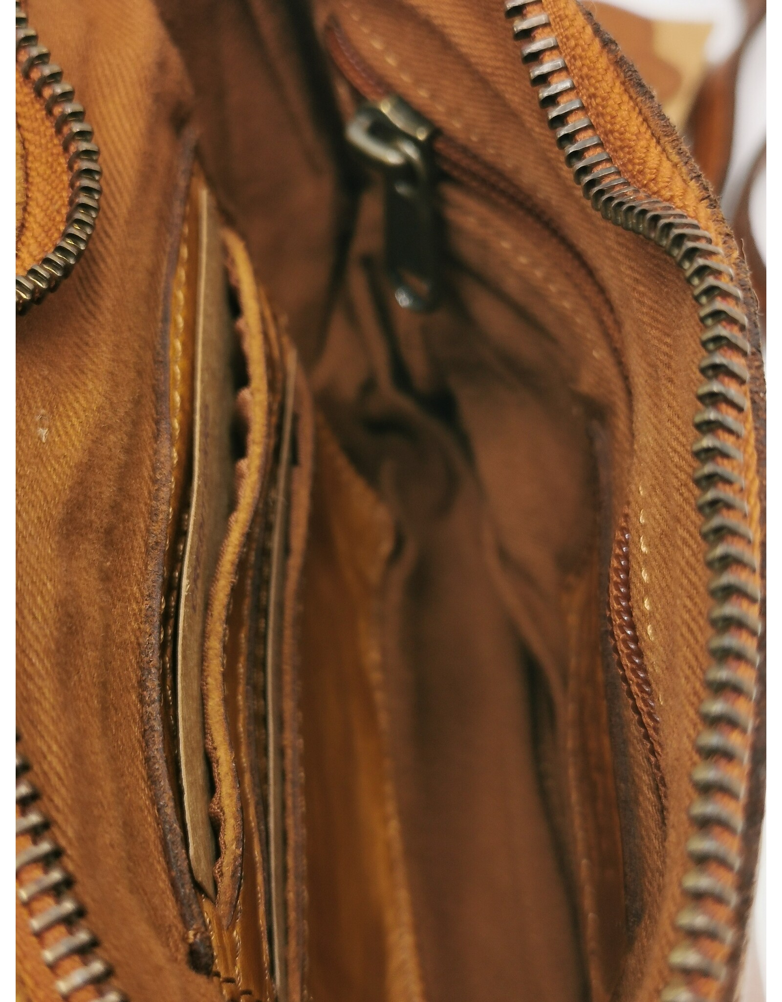 HillBurry Leather bags - Hillburry Shoulder Bag-Clutch with compartements Washed Leather cognac