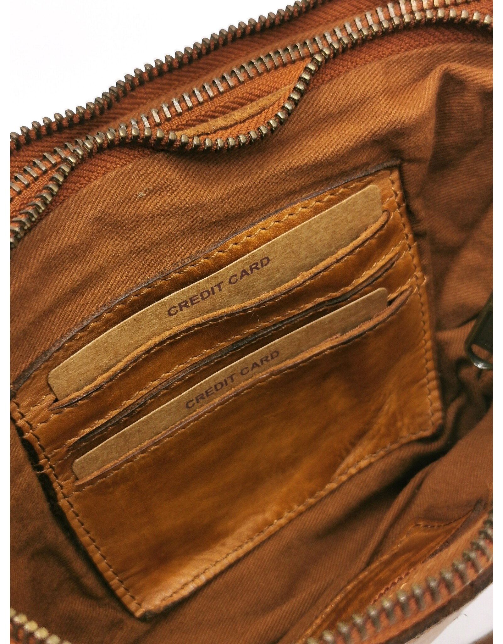 HillBurry Leather bags - Hillburry Shoulder Bag-Clutch with compartements Washed Leather cognac