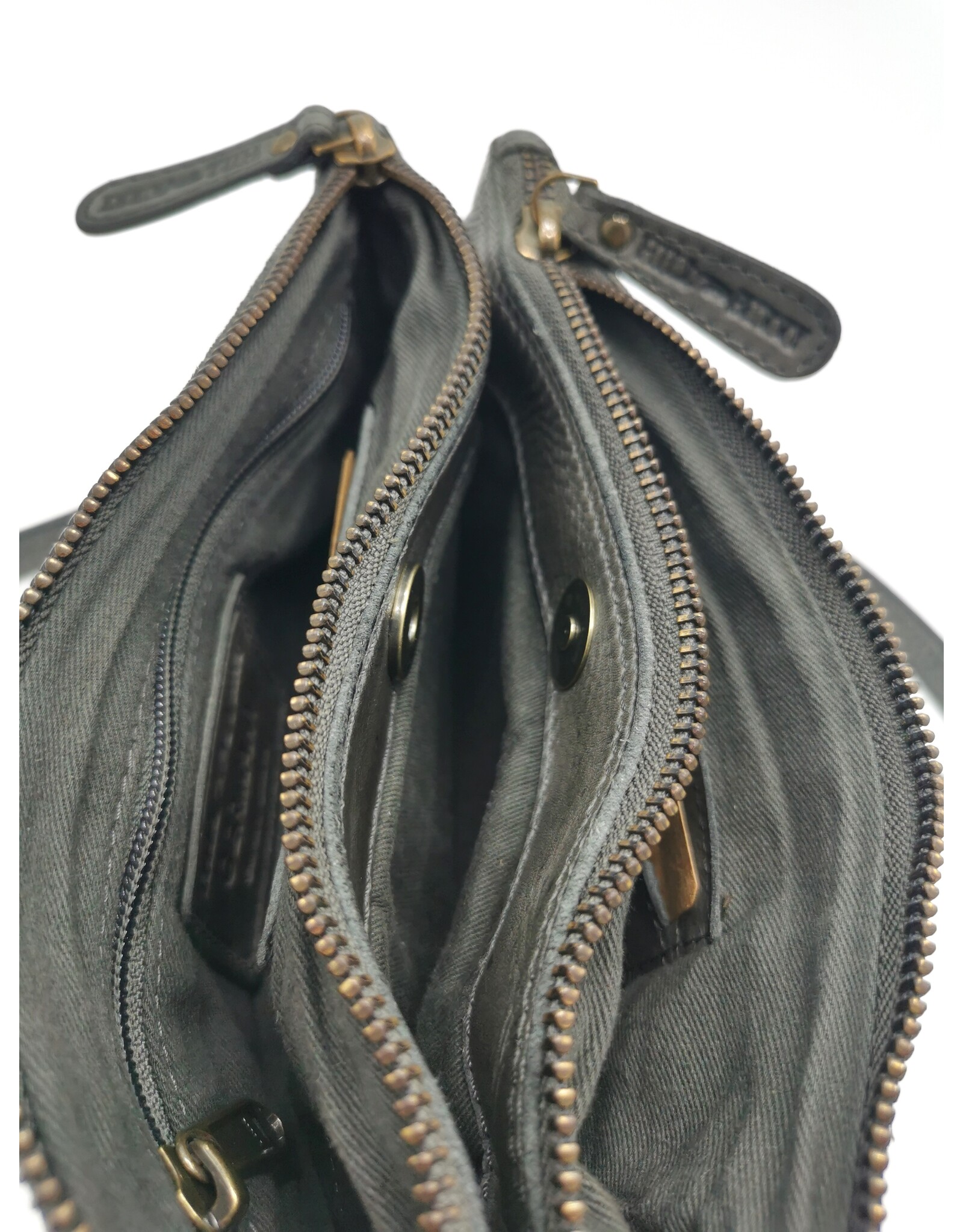HillBurry Leather bags - Hillburry Shoulder Bag-Clutch with compartements Washed Leather d.grei