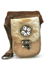 Trukado Leren Festivaltasjes, heuptassen en riemtassen - Heuptas Koeienhuid met Vintage Haakje en Schelpen ornament "Ibiza"