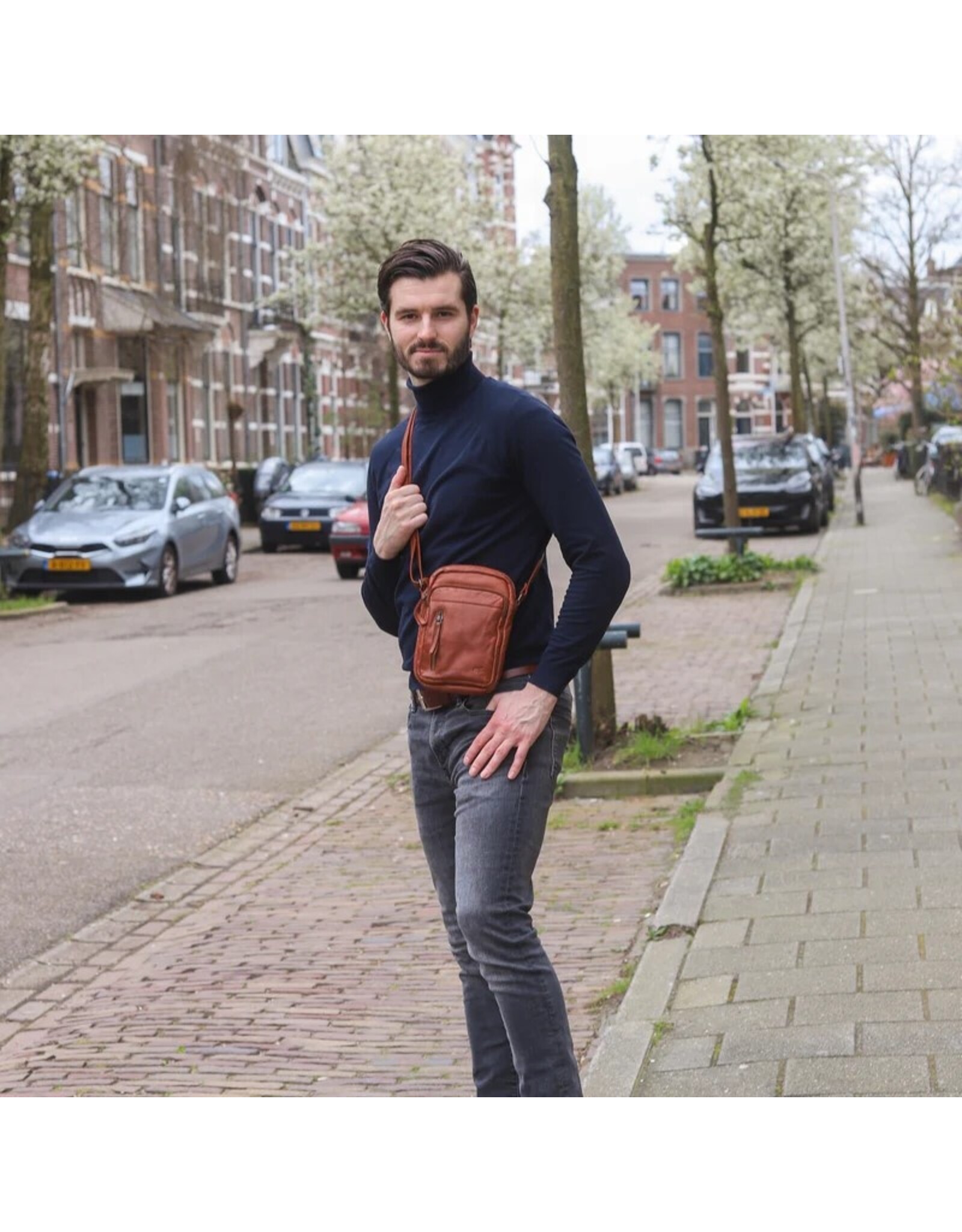 Bear Design Leather shoulderbags Leather crossbody bags - Bear Design Shoulder bag ‘Karin’ cognac