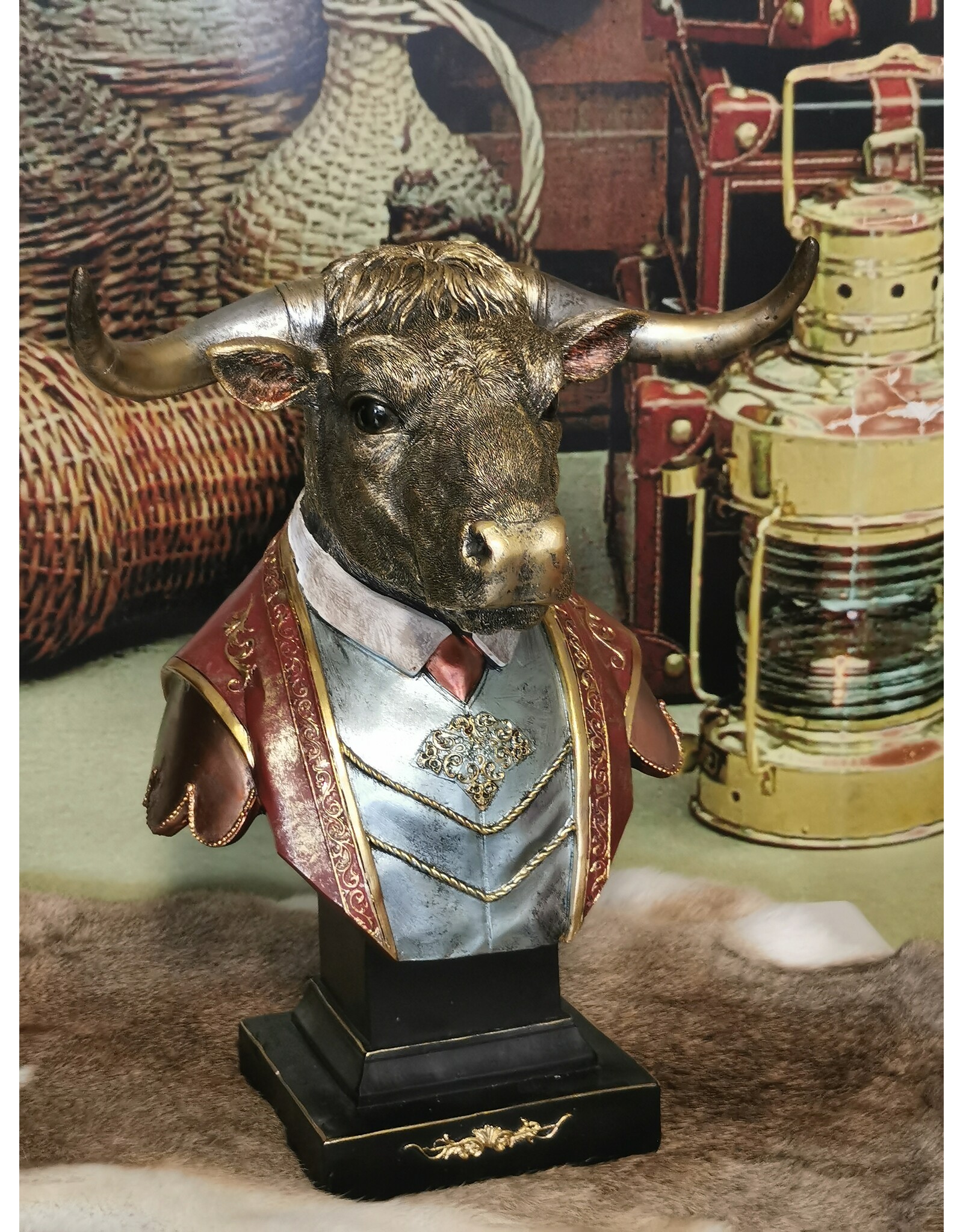JB Giftware & Lifestyle - Stier gekleed als een Gentleman Buste 34,8cm